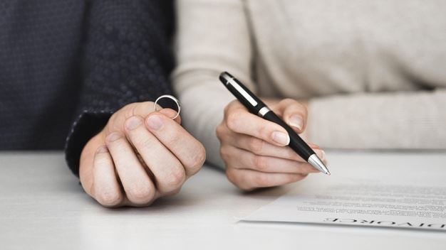 Florida couple signing divorce papers.